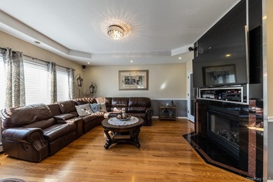 Custom-built Oceanside Colonial with 4 bedrooms, 2.5 baths and - photo 23