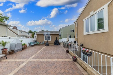 Custom-built Oceanside Colonial with 4 bedrooms, 2.5 baths and - photo 25