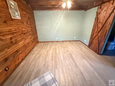 Spacious 4 bedroom 3 bath home, recently updated nestled on 25 - photo 25