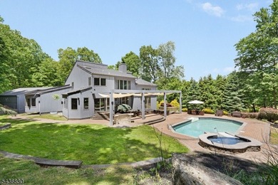 Incredible private retreat positioned on over 10 acres of land - photo 26