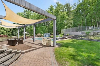 Incredible private retreat positioned on over 10 acres of land - photo 27