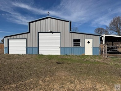 Spacious 4 bedroom 3 bath home, recently updated nestled on 25 - photo 33