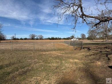 Spacious 4 bedroom 3 bath home, recently updated nestled on 25 - photo 36