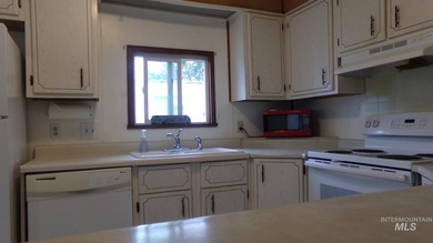 Exterior Newly Painted. Welcome to this well-maintained and - photo 11