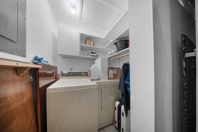 This spacious one-story villa is ideally located in the heart of - photo 12