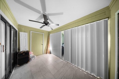 This spacious one-story villa is ideally located in the heart of - photo 14
