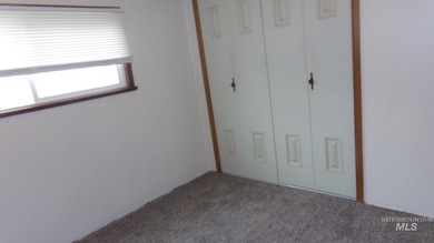 Exterior Newly Painted. Welcome to this well-maintained and - photo 16