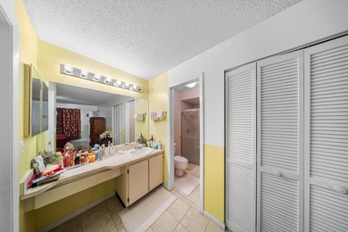 This spacious one-story villa is ideally located in the heart of - photo 21