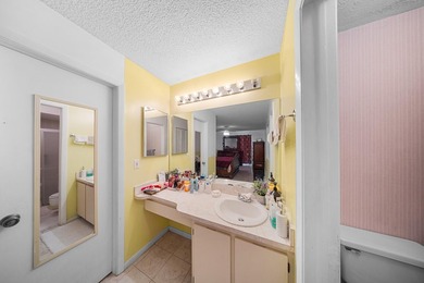 This spacious one-story villa is ideally located in the heart of - photo 22