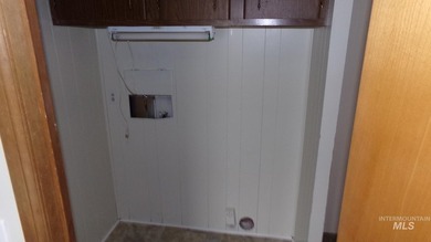 Exterior Newly Painted. Welcome to this well-maintained and - photo 23
