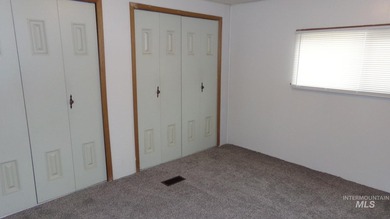 Exterior Newly Painted. Welcome to this well-maintained and - photo 28