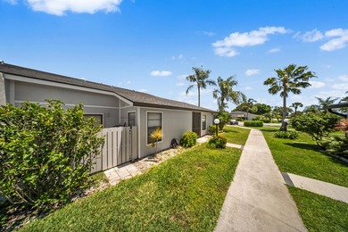This spacious one-story villa is ideally located in the heart of - photo 31