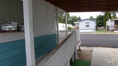 Exterior Newly Painted. Welcome to this well-maintained and - photo 33