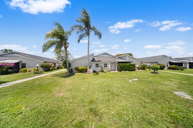 This spacious one-story villa is ideally located in the heart of - photo 33