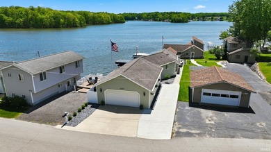 Arrive at this beautifully updated lake home and immediately - photo 2
