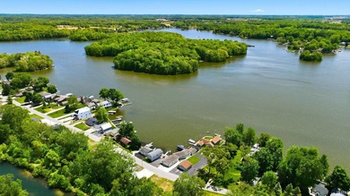 Arrive at this beautifully updated lake home and immediately - photo 4