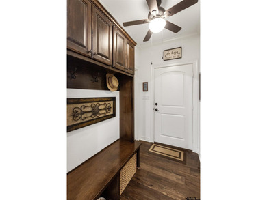 Welcome to this beautiful 3-bedroom, 2.5-bath home with an - photo 13