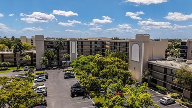 STUNNING WATER VIEWS! Rare private end-unit overlooking the - photo 2