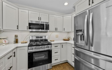 Pride of ownership shines throughout this Spectacular 3-bedroom - photo 4
