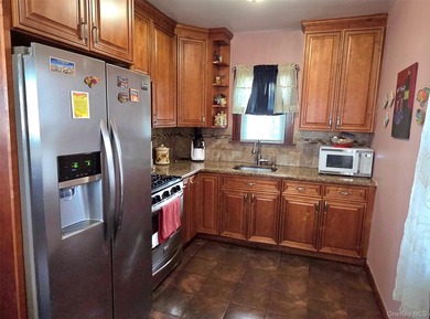 Welcome to this spacious and inviting Colonial in Freeport - photo 11