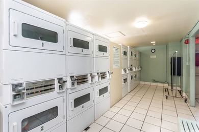 High-floor Aloha Lani unit in central Waikiki with sweeping - photo 17