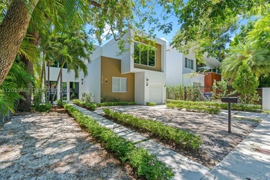 Highly sought-after Shenandoah! Spacious 5-bedroom, 5-bath home - photo 2