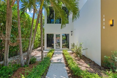 Highly sought-after Shenandoah! Spacious 5-bedroom, 5-bath home - photo 4