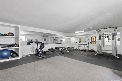 High-floor Aloha Lani unit in central Waikiki with sweeping - photo 25