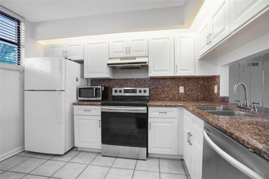 Best location in all of Lake Emerald! Ground floor, corner unit - photo 5