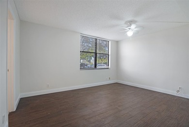 Best location in all of Lake Emerald! Ground floor, corner unit - photo 8