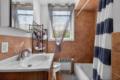 Exceptional opportunity to own a beautifully maintained - photo 27