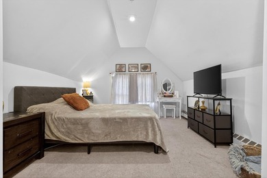 Exceptional opportunity to own a beautifully maintained - photo 35