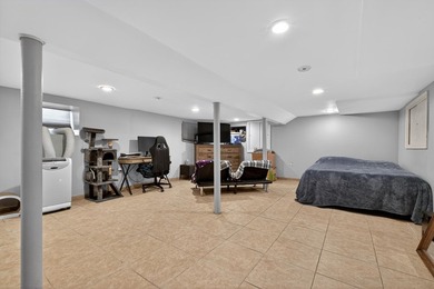 Exceptional opportunity to own a beautifully maintained - photo 37