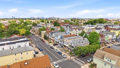 Exceptional opportunity to own a beautifully maintained - photo 42