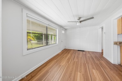 INVESTOR OR FIRST TIME HOME BUYERS! FHA QUALIFIED! This home - photo 12