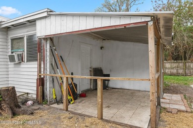 INVESTOR OR FIRST TIME HOME BUYERS! FHA QUALIFIED! This home - photo 33