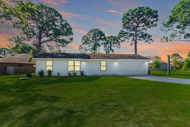 Freshly updated and move-in ready, this 2BR + flex space, 2BA - photo 1