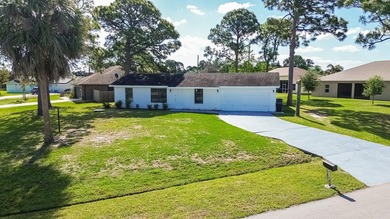 Freshly updated and move-in ready, this 2BR + flex space, 2BA - photo 2