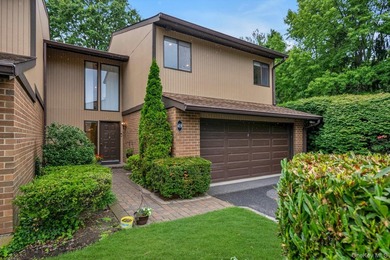 Move right into this beautifully updated corner townhouse condo - photo 2