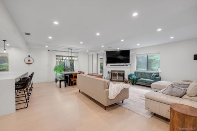 Move right into this beautifully updated corner townhouse condo - photo 4