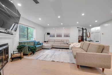 Move right into this beautifully updated corner townhouse condo - photo 6