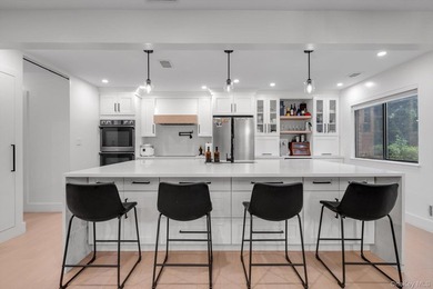 Move right into this beautifully updated corner townhouse condo - photo 9