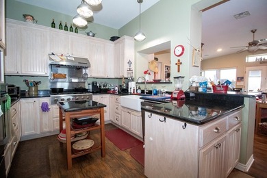 Incredible location only 5-8 minutes from hospital and shopping - photo 13