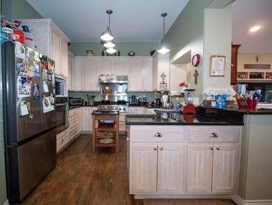 Incredible location only 5-8 minutes from hospital and shopping - photo 15