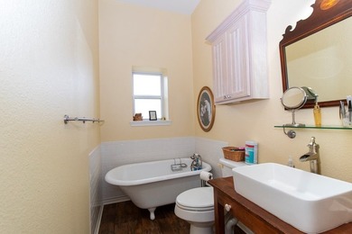 Incredible location only 5-8 minutes from hospital and shopping - photo 16