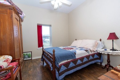 Incredible location only 5-8 minutes from hospital and shopping - photo 17