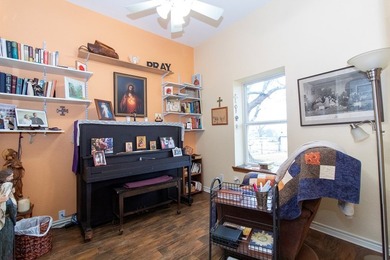Incredible location only 5-8 minutes from hospital and shopping - photo 18