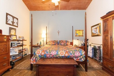 Incredible location only 5-8 minutes from hospital and shopping - photo 20