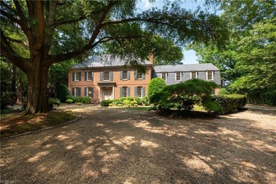 Classic Georgian-style, six bedroom brick estate set on a - photo 1
