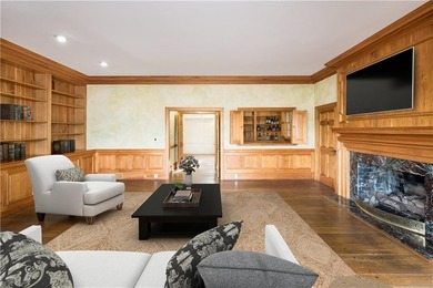 Classic Georgian-style, six bedroom brick estate set on a - photo 8